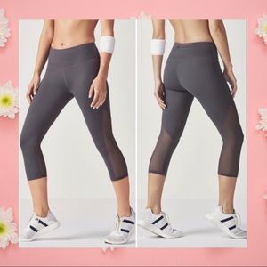 Fabletics Mid-Rise Capri Leggings | Size: M